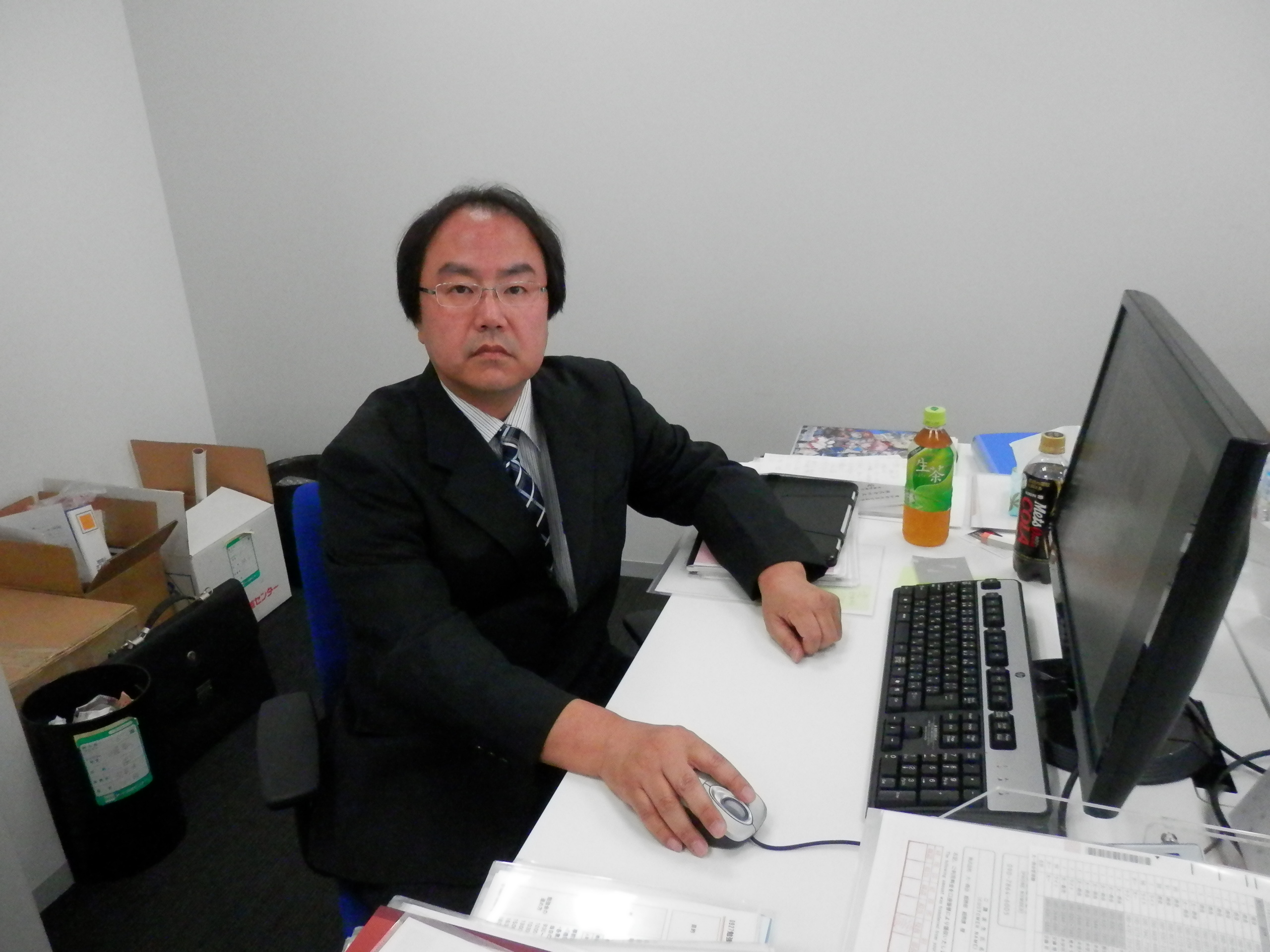 定時後にはみんなとカラオケに行くなど、仕事以外でも各部門との交流を大事にしております。